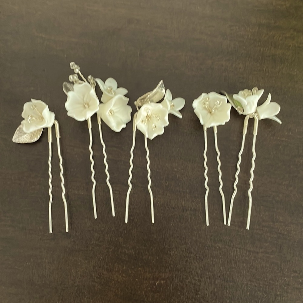 Bridal flower hairpins